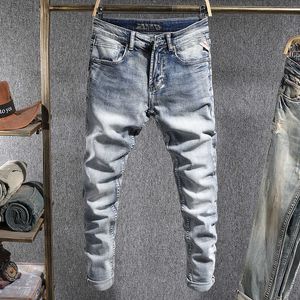 Włoski styl Moda Mężczyźni Jeans Retro Light Blue Elastyczne Slim Fit Casual Denim Spodnie Wysokiej jakości Vintage Designer Długie spodnie