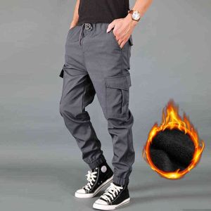 Ciepły polar Jogging Zimowe spodnie Cargo Menthick Wodoodporna praca Casual Pant Man Wojskowy Tactical Black Spodnie dla mężczyzn H1223