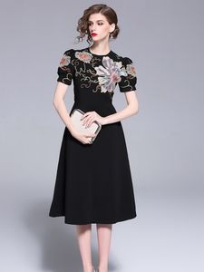 Letni elegancki Vintage Floral Haft Fit and Fare Line Szyfonowe Kobiety Krótki Rękaw Puff Medium-Long Dress 210416