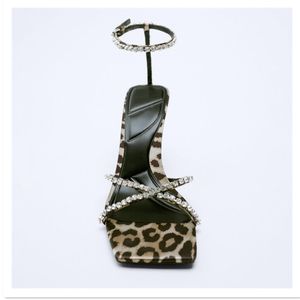 Женский сандал для леопарда для леопарда Обувь для печати Большой размер Высокие каблуки 2022 Летние девушки горный хрусталь большой на высоком каблуке комфорт STILETTO FABR