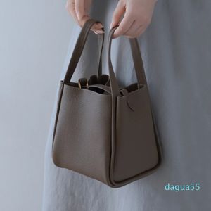 60 % OFF OUTLET STORE 2021 새로운 가을과 겨울 틈새 디자이너 한국 야채 바구니 가방, 여성 손 탑 레이어 소 가죽 휴대용 버킷 바