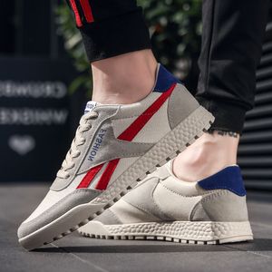 Nyaste Kvinnor Män Sport Trainers Running Skor Andas Mesh Red Black White Blue Green Platform Runners Sneakers Storlek 39-44 Kod: 04-207