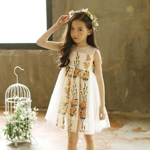 Оптовая продажа девушки платье лето ребенка корейская вышивка цветок принцесса пряжа сарафана детская одежда E7408 210610