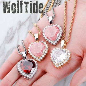 Iced Out Cyrkonia Serce Wisiorek Naszyjnik Nowa Moda 5 Kolory Pink Red White CZ Kamienie Hip Hop Biżuteria Love Kalung Collar dla kochanków Walentynki Prezenty dla kobiet