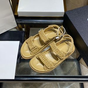 Kadın Moda Lüks Tasarımcı Sandalet Saman Dokuma Çapraz Bağlı Açık Toe Velcro Slaytlar Plaj Çizgili Nedensel Hakiki Deri Astar Kumaş Düz Topuklu Yaz Ayakkabı