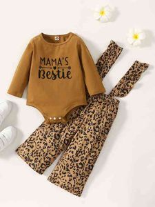 Letra de bebê gráfico bodysuit leopardo plissado guarnição pinafore calças ela