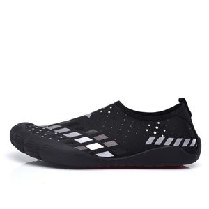 2021 En Kaliteli KAPALI Erkek Kadın Spor Koşu Ayakkabıları Sandy Plaj Moda Siyah Mavi Kırmızı Açık Sneakers Boyutu 36-46 WY21-1786