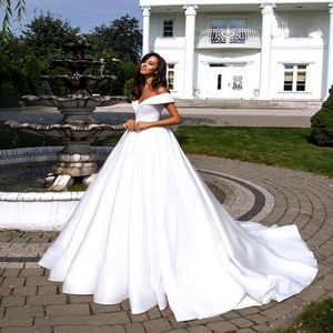 Enkel Vit Satin Bröllopsklänning Boho Av Axel Backless Bridal Ball Klänning Koreanska Stil Plus Storlek Bride Dresses Vestidos de Marie