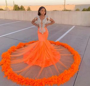 Neueste Ankunft Orange Meerjungfrau Prom Kleider Spitze Perlen Kristall Feder Formales Abendkleid 2021 Sheer Neck Afrikanische Roben De Soir￩e