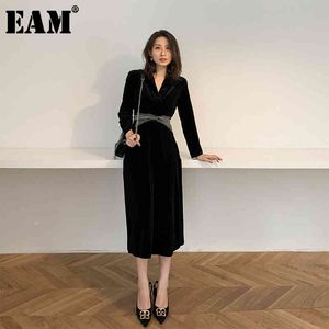 [EAM] Women Black Velvet Knot Split Elegant Midi Dress V-Neck Long Sleeve Loose Fit Fashion Spring Autumn 1X592 210512