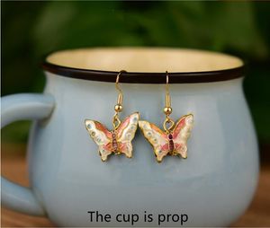 Klasyczna Cloisonne Emalia Cute Butterfly Urok Kolczyki Eardrop Chiński owad Miedź Akcesoria Kobiety Biżuteria Ucha Ozdoby