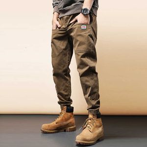 Уличная одежда дизайнер моды мужчины джинсы свободные подходят большие карманные повседневные грузовые брюки комбинезон хип-хоп щипцы щитоносцы banded брюки