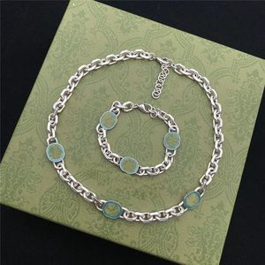 Snygg Designer Emalj Armband Halsband Set Dubbelbrev Kedja Armband med Frimärken Kvinnor Smycken Sets