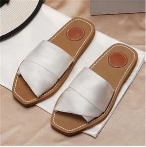 2022 Designer Women Roman Slippers Sandals Embroidery Shoes Flip Flops Loafers Summer Wide Flat Lady Canvas Sandals Slipper Size 35-42