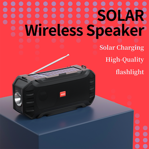 Solar Charge Bluetooth-högtalare med ficklampa Bärbar trådlös stereohögtalare Soundbox Utomhus Stöder FM-radio USB-disk TF MP3-musikspelare