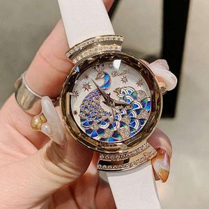 Armbandsur 2021 Fashion Top Watch Women Leather Strap Designer Dress Peacock Crystal Klockor Quartz