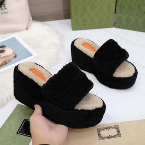 Women's slippers Chol winter fahsion black women's red green slippers outdoor leisure large shoes 35-42