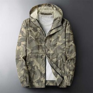 Camuflagem jaqueta com capuz primavera masculina coreano ao ar livre casual streetwear masculino respirável windbreakers militares 211110