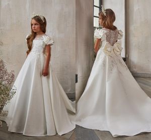 Księżniczka Satin Flower Girl Sukienki na ślub Seuquined Koronki Ruched Krótkie Rękawy Elegancki łuk Sweep Pociąg linia Little Girl's Dress Dress dla dzieci Toddler CL0014