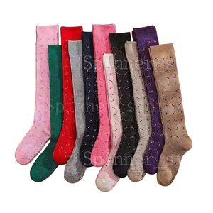 Flickor Fashion Four Seasons Socks Personlighet Lurex Jacquard Retro Färg Knee Längd Korta Kjol Sport Strumpor