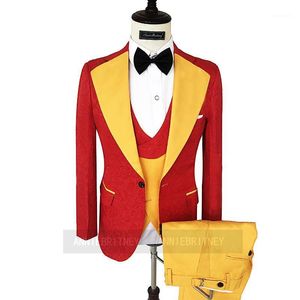 Erkekler Düğün Takım Elbise Şık Ceketler toptan satış-Erkek Takım Elbise Blazers Jakarlı Kırmızı Adam Damat Düğün Takım Elbise Altın Yelek Pantolon Parça Slim Fit Şık Blazer Şarkıcılar Performans Ceket Costum