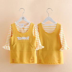 Vårhöstens mode 2 4 6 8 10 år Baby Striped Tank Dress + Butterfly Sleeve T-tröja 2 st Skola Kids Girls Pocket Set 210529