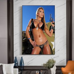 Sztuka Plakat Płótno Wall Picture Print Sexy Girl Z Gun Wymień Dekoracja do salonu Plakaty i wydruki