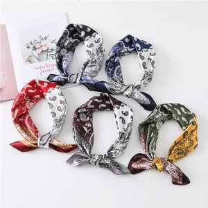 女性シルクスカーフスクエアレディヘアショールラッププリントデザイナーバッグスカーフネックFourard Bandana夏の頭ハイジャブケルチーフ