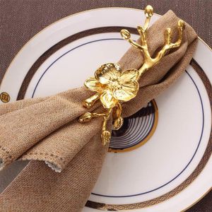 ナプキンリング4ピースクリスマスウェディングイースターリング ディナーパーティーダイニングテーブルデコレーションのための梅の花のバックル