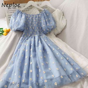 Neploe Chic Daisyフラワー刺繍メッシュレースドレス女性Ruched Puffスリーブショートサマーヴェスディドスウィートガールラインパーティードレス210423