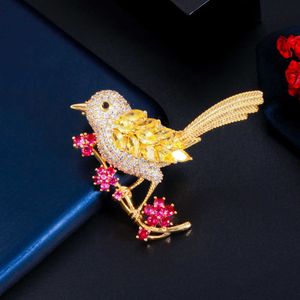 Högkvalitativ Glänsande Cubic Zirconia Paved Lovely Animal Bird Pin Brosch för kvinnor Lyx Fashion Smycken Gift BH016 210714