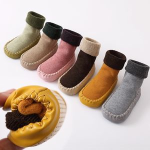 Calzini per bambini Suole in gomma antiscivolo Boy Girl Warm Calzino per pavimenti Primi camminatori Scarpe per bambini Slipper Filo per cucire 20220228 Q2