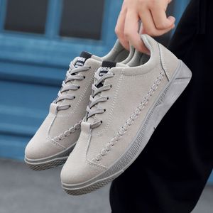 2021 Mężczyźni Buty do biegania Czarny Czerwony Szary Moda Męskie Trenerzy Oddychające Sporty Sneakers Rozmiar 39-44 WO