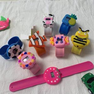 Relógios desenhos animados slap conduziu design de silicone banda doces 3d garoto relógio flor fruta animal crianças crianças digitais relógio estudante