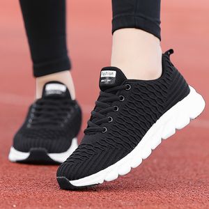 Professionell Kvinnors Running Skor Lightweight Fly Mesh Andningsbar Svart Vit Rosa Sport Trendig Kvinna Casual Sneakers Trainers