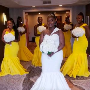 2021 플러스 사이즈 섹시한 인어 신부 들러리 드레스 노란색 숄더 새틴 아프리카 아랍어 웨딩 게스트 드레스 오랜 녀석 가운