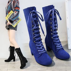 Stilvolle Designer-Stiefel mit mittlerer Wade, runder Zehenbereich, rutschfeste Schnür-Wildlederschuhe für Damen, klobige Absätze mit Schnalle, 3 Farben, solide kurze Stiefeletten