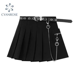 Czarna Gothic Mini Spódnica z Pasem Łańcuch Plised High Streeet Fashion Punk Midi Crop Spódnica Lady Zipper Pocket Crop Sashes Mujer 210417