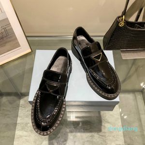 luxury Designer Dress shoe Flat women casual shoes low-top 100% leather Metal buckle Black white Size 35-40