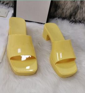 30k den senaste kvaliteten Kvinnor Design Sandaler Läder Girl Dress Wedding Sexy Heel Lady Shoes Mid-Heel Sandal