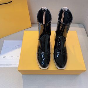 Nyaste Höst Vinter Kvinnor Plattform Stövlar Designer Luxury Zipper Boot Casual High Shoes Sexy Letter Fashion Low Heels Sko Lacke Läder med Box Top Quality