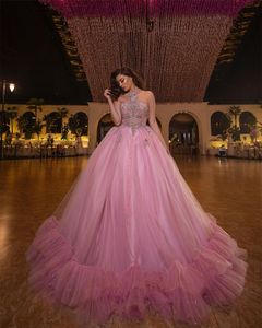 Роскошная принцесса линия вечернее вечерние платья Bling Bears Crystal Pink Prom Prom Dress Halter Sweew Train Chare сделал Chic Dubai формальные платья