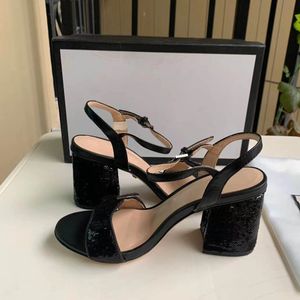 2021 modische Damen-Stiletto-Sandalen sind Verkaufsschlager. Bequem und sexy mit einzigartigen Buchstaben. Verschiedene Stile, geeignet für Hochzeiten, Partys und Reisen