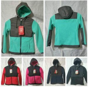 2024 Barn Apex fleece hoodies jackor camping vindtät skid varma barn kappa sport utomhus casual hooded softshell kvinnor män sport svär rockar röda