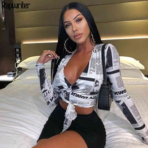 Rapwriter Fashion Newspaper Stampa Croce profonda con scollo a V Lace-up Camicetta da donna Streetwear Crop Top Manica lunga Retro Sexy Shirt Sexy 210415