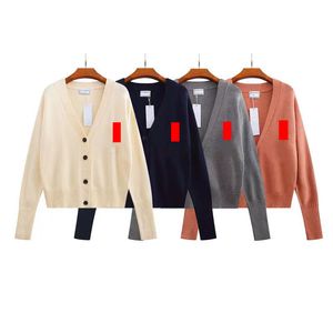 21SS 여자 디자이너 스웨터 캐주얼 니트 대비 컬러 긴 슬리브 패션 가을 패션은 같은 남자의 유명한 브랜드 커플의 옷을 가진 클래식 레이디 스웨터