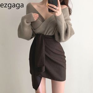 Ezgaga 여성 두 조각 세트 세련 된 우아한 깊은 V 넥 십자가 크로스 니트 스웨터 풀오버 및 높은 허리 불규칙한 스커트 패션 210430
