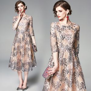 Kvinnor Lace Dress High-End Summer Höst Midi Klänningar Broderi Lace Hollow Temperament Luxury Lady Dresses Party Dress