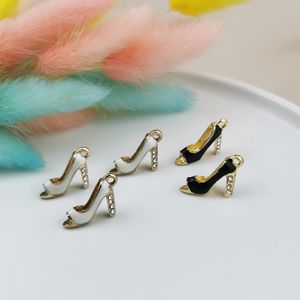 10st Rhinestone High Heel Enamel Charms Kvinna Skor Metall Hängen Passande DIY Smycken Tillbehör Armband Örhängen Hitta