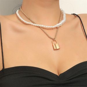 Collane con ciondolo a torsione a forma di lucchetto Catene con perline di perle barocche da donna Catene da donna a doppio strato Abito da festa Maglione Accessori catena clavicola Oro